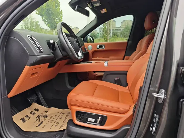 Li Auto L8 — Фото автомобиля 10