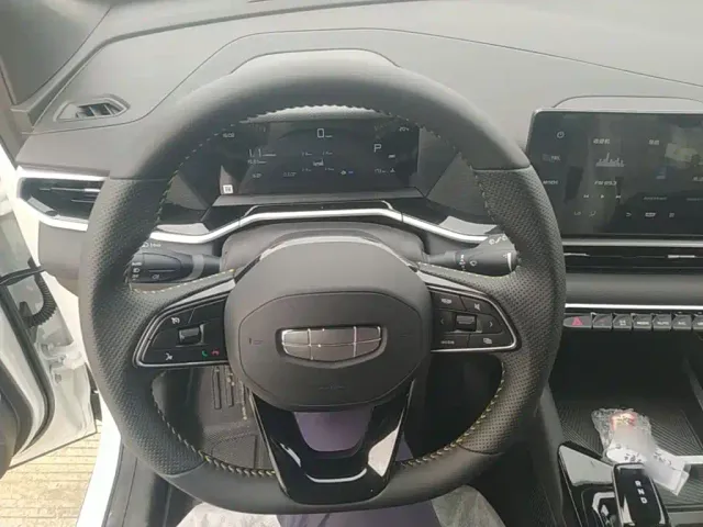 Geely Binyue — Фото автомобиля 10