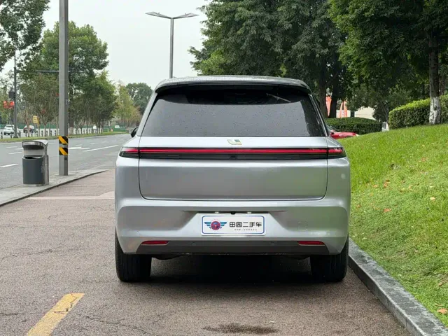 Li Auto L8 — Фото автомобиля 5