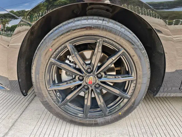 Hongqi H5 — Фото автомобиля 7