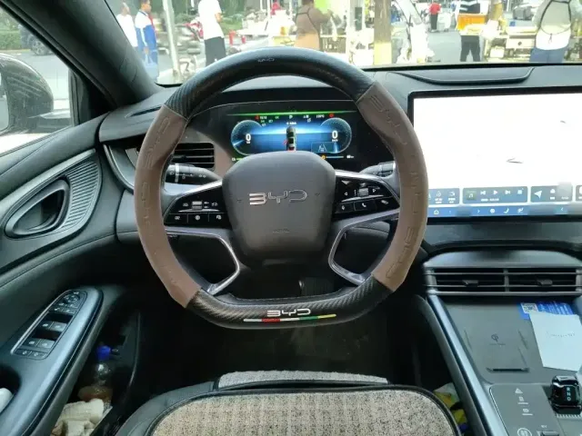 BYD Seal 2024 Glory Edition DM-i 1.5L 121km Luxury — Фото автомобиля 11
