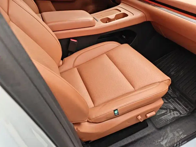 Leapmotor C10 — Фото автомобиля 24