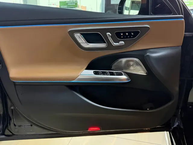 Mercedes-Benz E-Class — Фото автомобиля 16