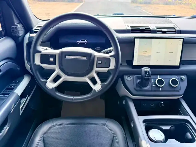 Land Rover Defender — Фото автомобиля 15