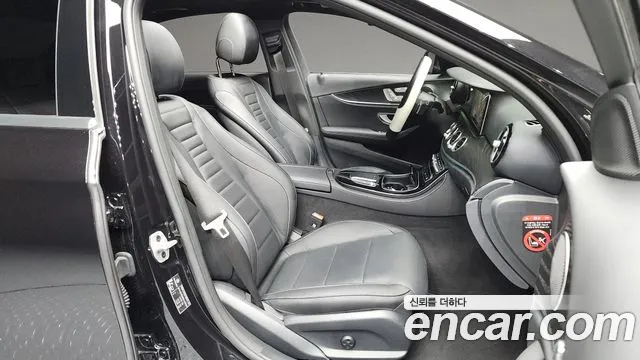 Mercedes-Benz E-Class — Фото автомобиля 11