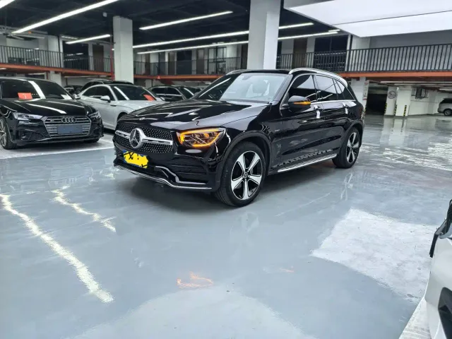Фотография автомобиля — Mercedes-Benz GLC-Class
