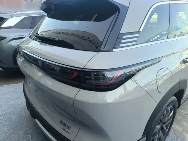 BYD Hai Shi 07 DM-i — Фото автомобиля 7