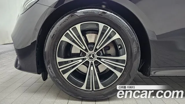 Mercedes-Benz E-Class — Фото автомобиля 5