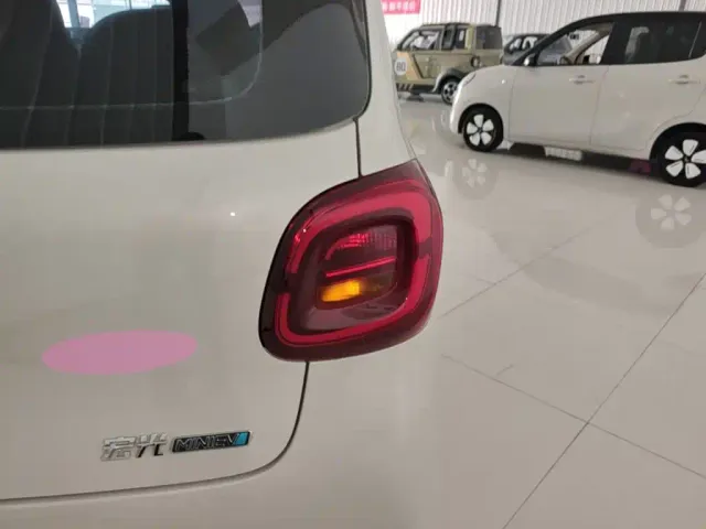Wuling Hongguang Mini EV — Фото автомобиля 7