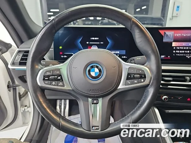 BMW i4 — Фото автомобиля 9