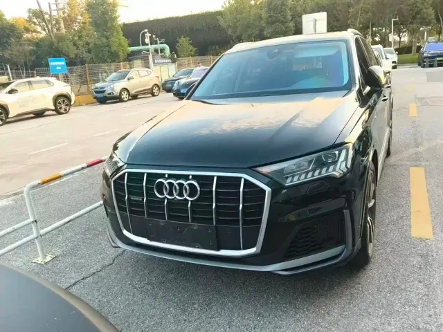 Фотография автомобиля — Audi Q7