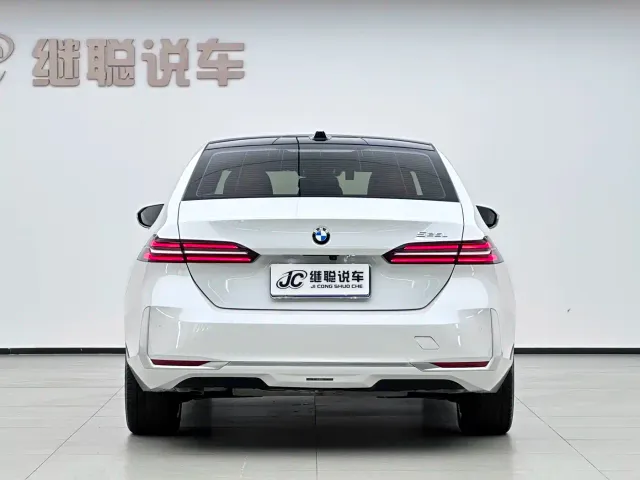BMW 5 Series — Фото автомобиля 3