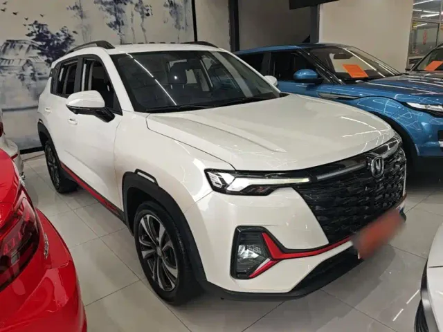 Changan CS35 Plus — Фото автомобиля 3
