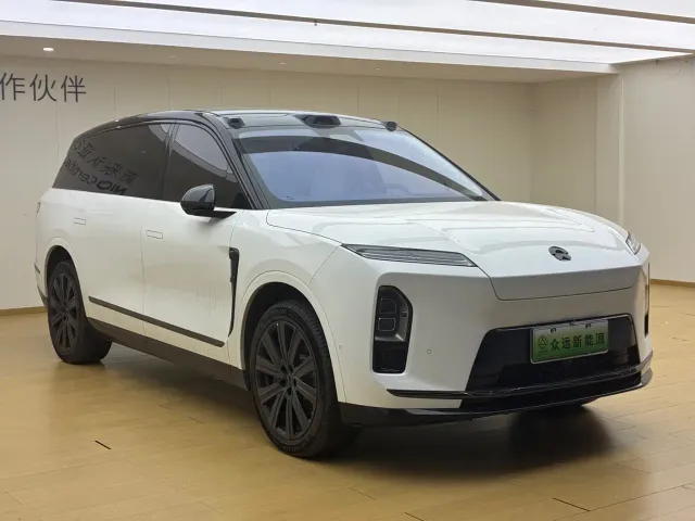 Nio ES8 — Фото автомобиля 4