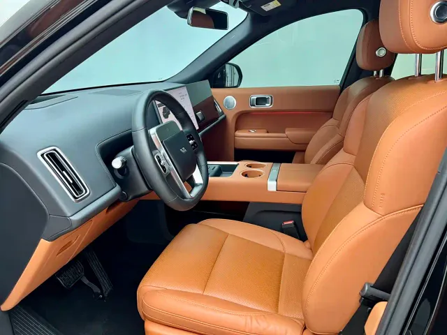 Li Auto L8 — Фото автомобиля 21