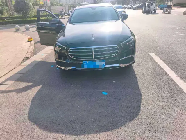 Mercedes-Benz E-Class — Фото автомобиля 2