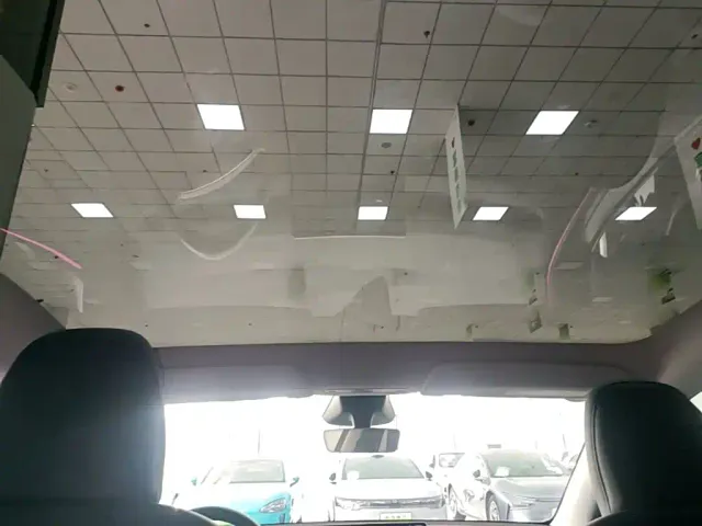 Tesla Model Y — Фото автомобиля 17