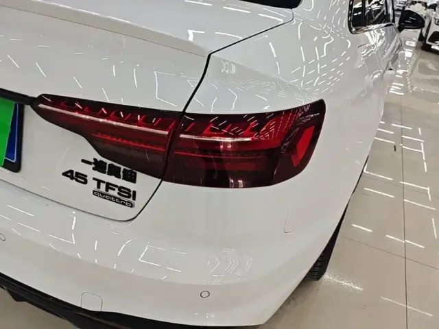 Audi A4L — Фото автомобиля 23