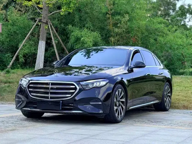 Mercedes-Benz E-Class — Фото автомобиля 3