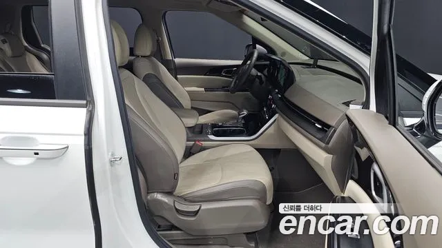 Kia Carnival Generation 4 — Фото автомобиля 16