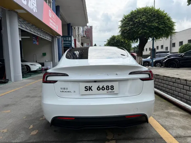 Tesla Model 3 — Фото автомобиля 6
