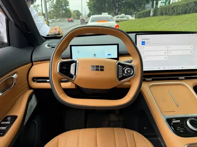 Geely Galaxy Starship 7 EM-i — Фото автомобиля 14