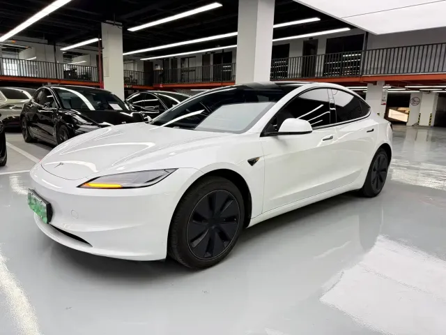 Фотография автомобиля — Tesla Model 3