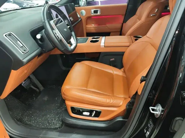 Li Auto L8 — Фото автомобиля 14