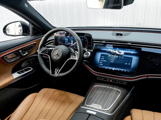 Mercedes-Benz E-Class — Фото автомобиля 26