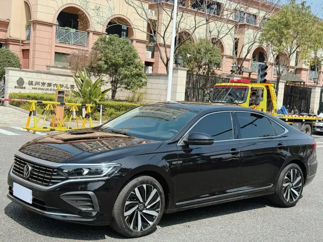 Volkswagen Passat — Фото автомобиля 3