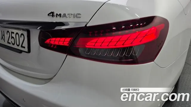 Mercedes-Benz E-Class — Фото автомобиля 23