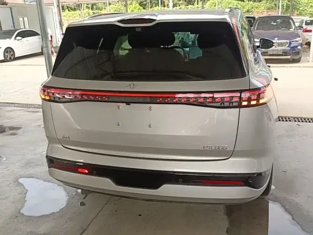 Dongfeng Yipai eπ008 2024 210Max Range Extender 6-Seater — Фото автомобиля 5