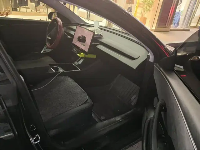 Tesla Model 3 — Фото автомобиля 13