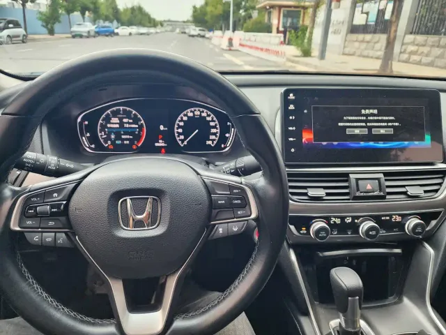 Honda Accord — Фото автомобиля 10