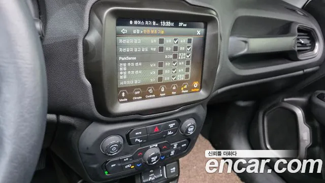 Jeep Renegade — Фото автомобиля 16