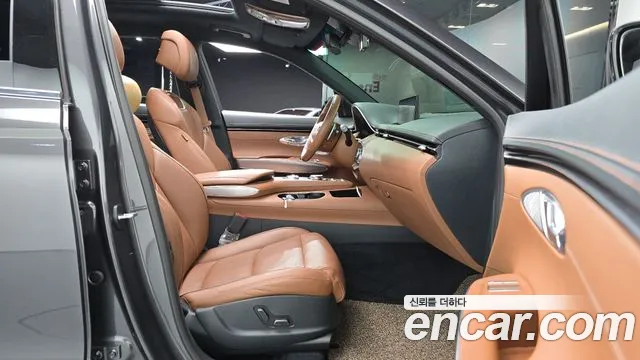 Genesis GV70 — Фото автомобиля 16