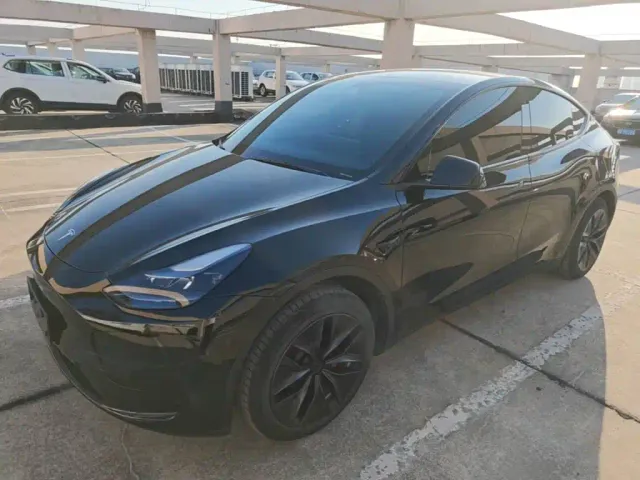 Фотография автомобиля — Tesla Model Y