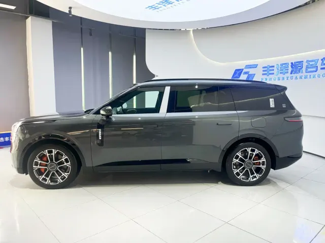 Lynk & Co 900 — Фото автомобиля 3