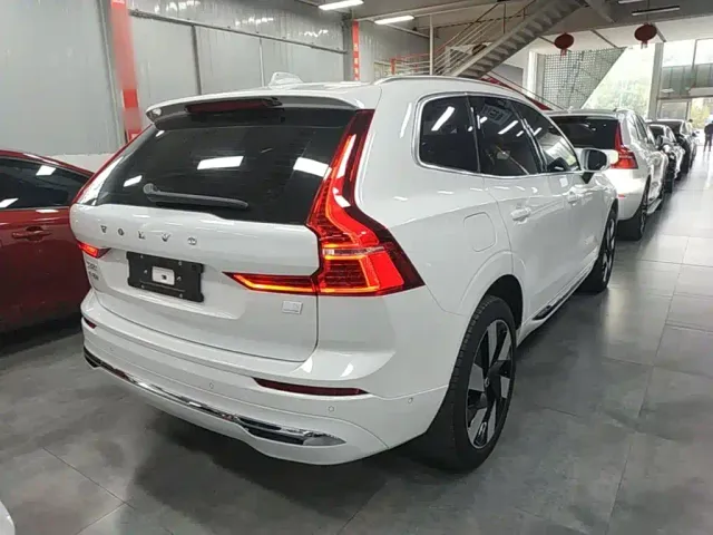Volvo XC60 — Фото автомобиля 6