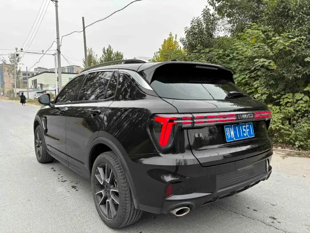 Lynk & Co 01 — Фото автомобиля 4