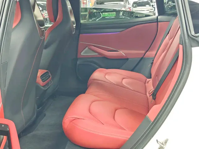 Xiaomi SU7 — Фото автомобиля 11