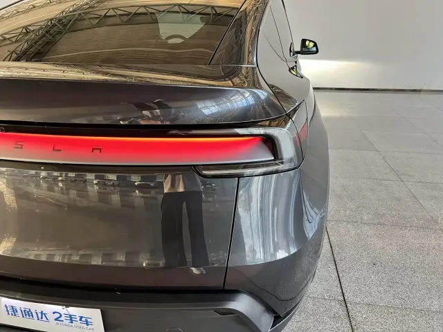 Tesla Model Y — Фото автомобиля 14