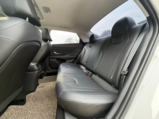 Hyundai Elantra — Фото автомобиля 16
