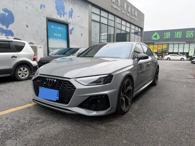 Фотография автомобиля — Audi RS 4
