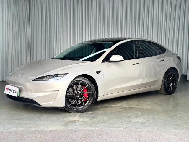 Фотография автомобиля — Tesla Model 3