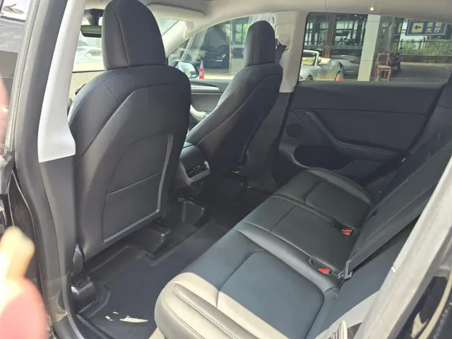 Tesla Model Y — Фото автомобиля 5