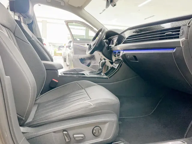 Volkswagen Passat — Фото автомобиля 12