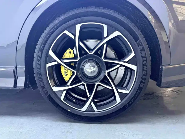Li Auto L9 — Фото автомобиля 21