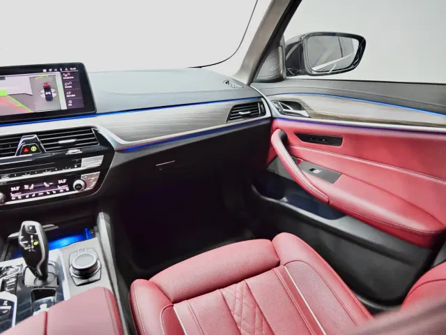 BMW 5 Series — Фото автомобиля 10