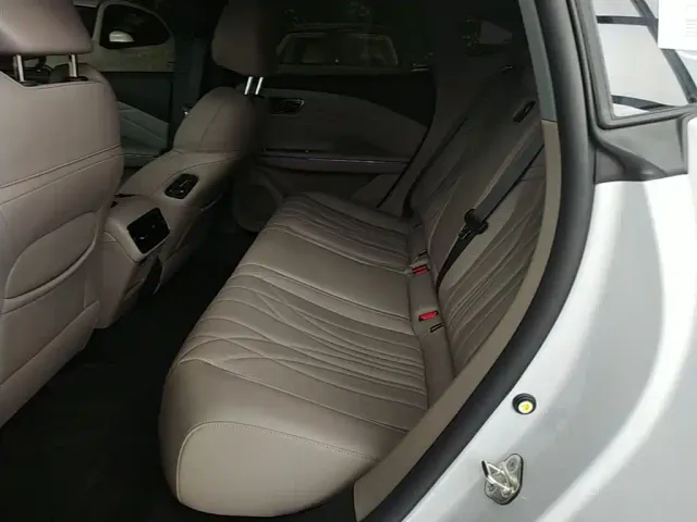 Geely Galaxy Xingyao 8 — Фото автомобиля 16